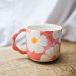 OUTLET Kubek w białe kwiaty 450ml