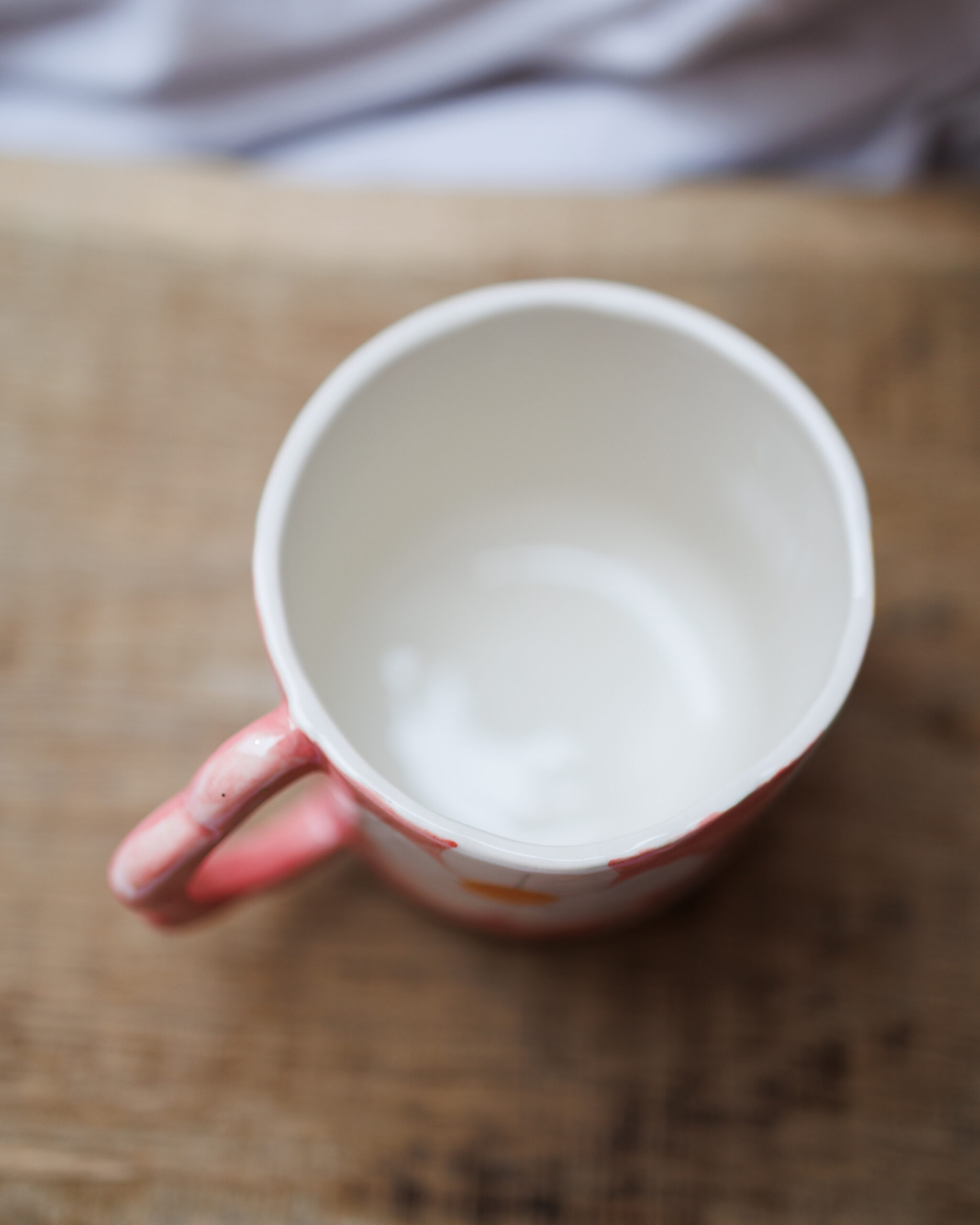 OUTLET Kubek w białe kwiaty 450ml - obrazek 3