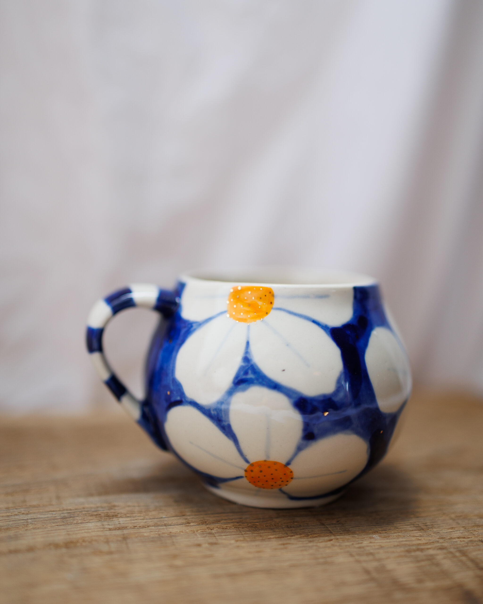 Kubek w białe kwiaty 235ml