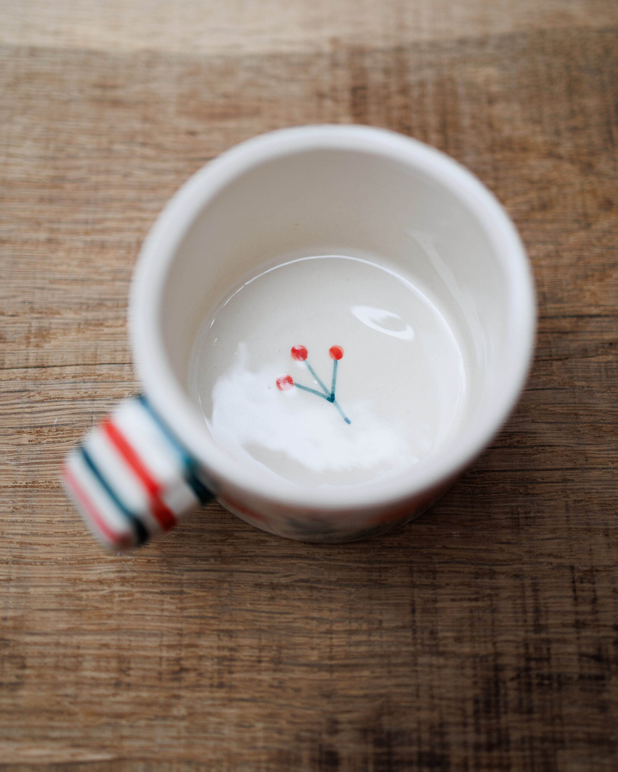 Kubek z czerwonymi kwiatami 240ml - obrazek 3