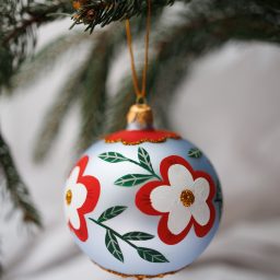 Bombka błękitna w kwiaty 10cm