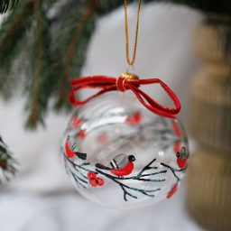 Bombka w gile na gałązkach z kokardką 10cm