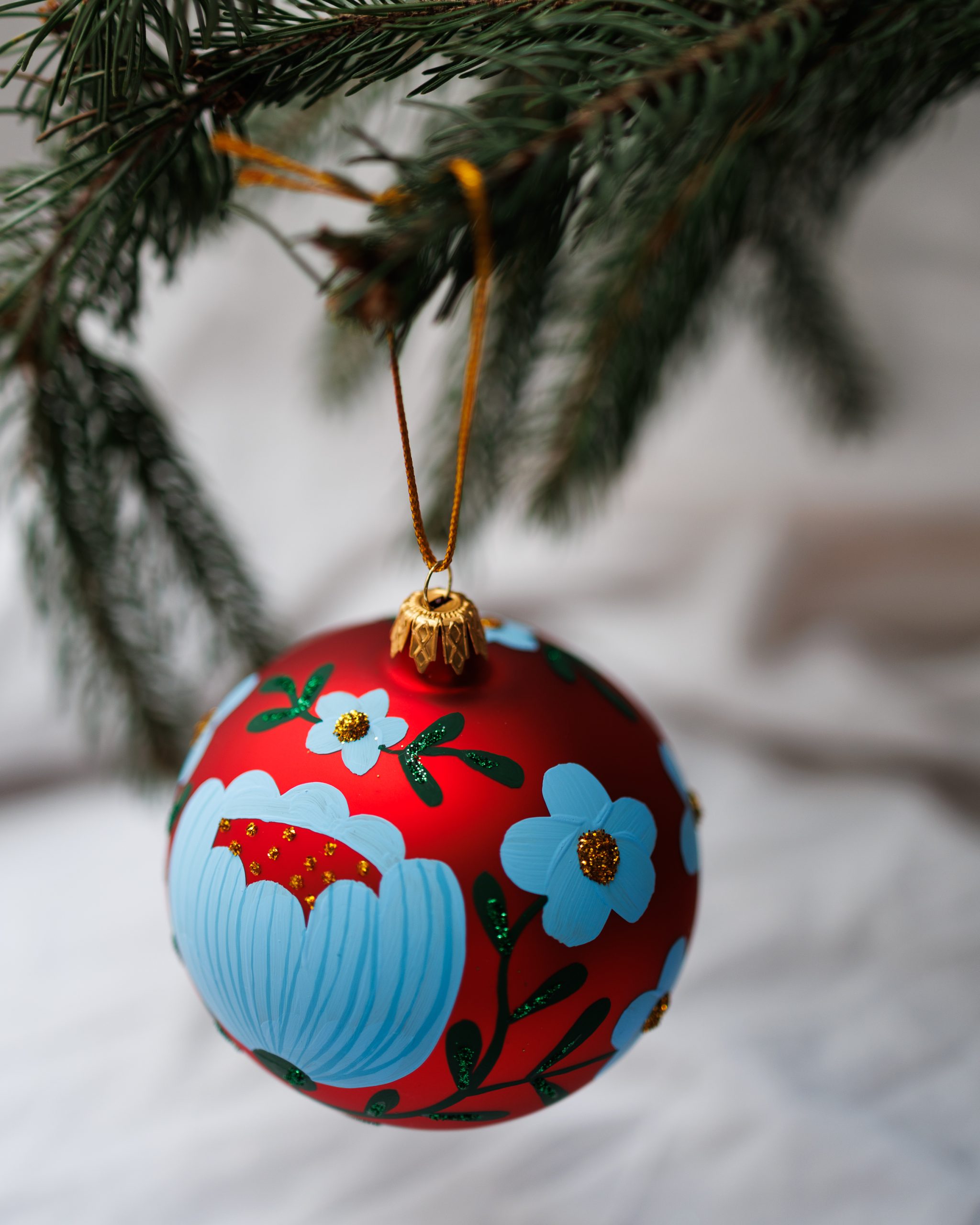 Bombka czerwona w błękitne kwiaty 10cm - obrazek 3
