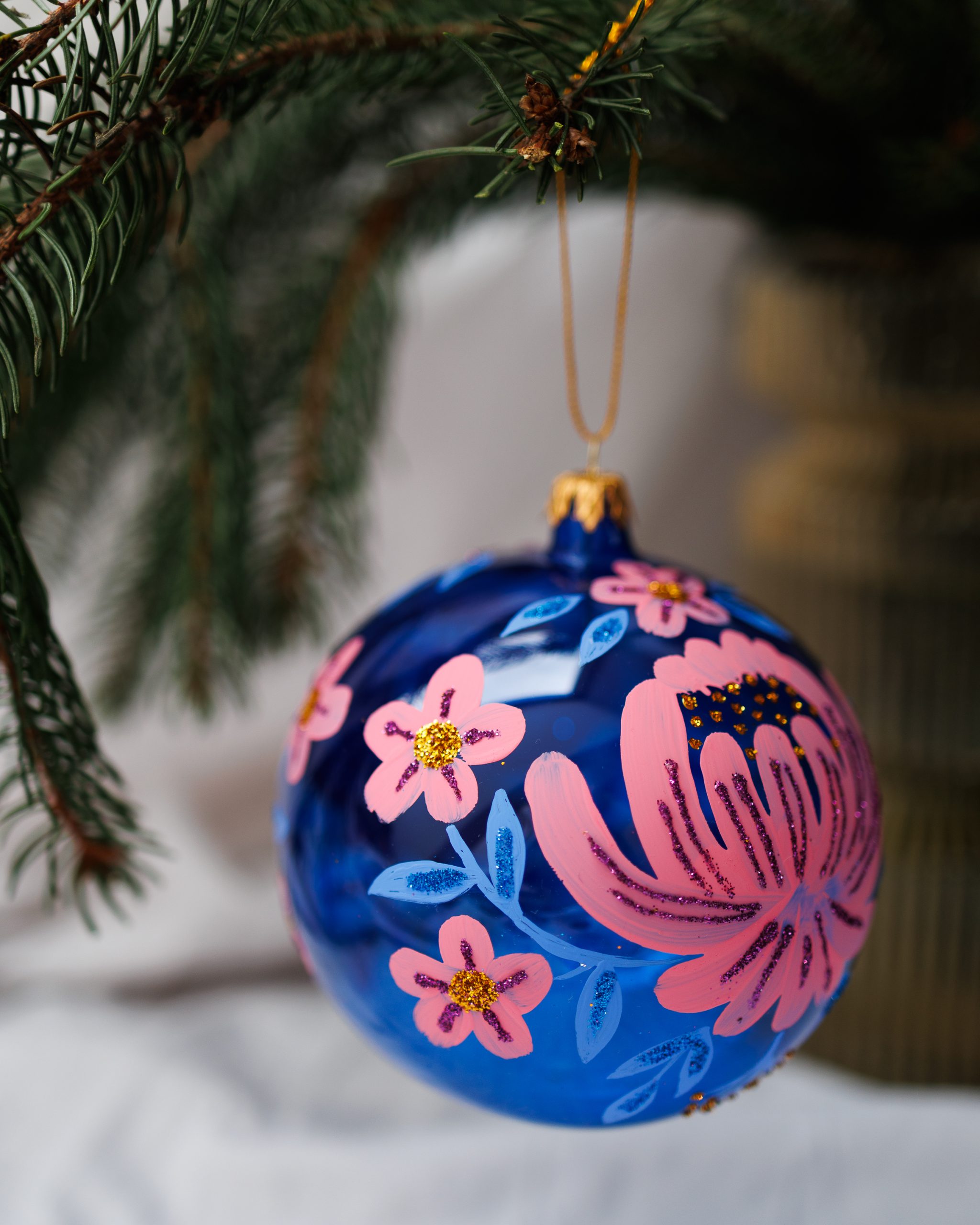 Bombka kobaltowa w różowe kwiaty 12cm - obrazek 2