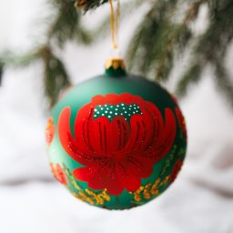 Bombka zielona w czerwone kwiaty 12cm